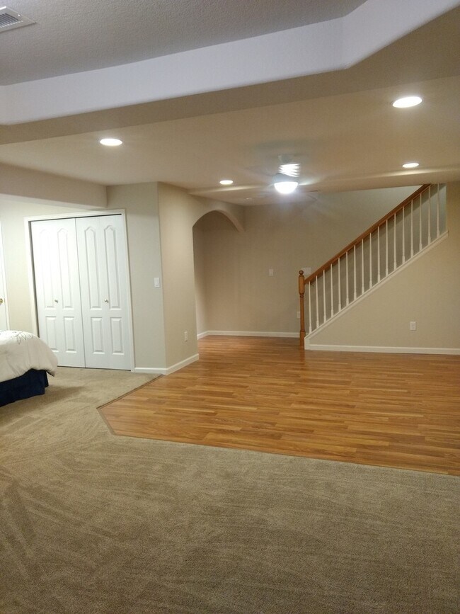 Building Photo - 2 bed/3 bath with spacious finished basement!