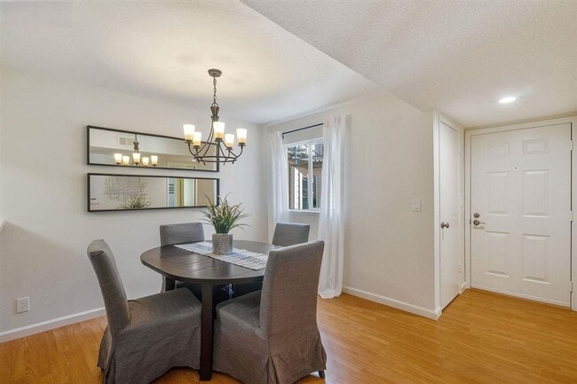 Building Photo - Resort Style Oakland Condo with Private Terrace