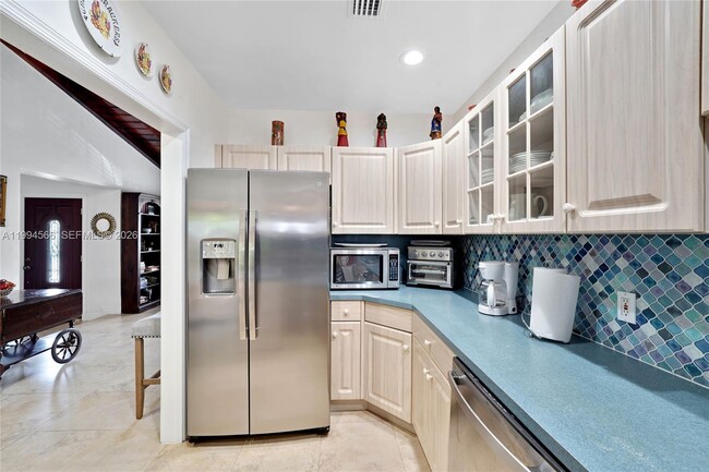 Building Photo - 2834 SW 33rd Ave