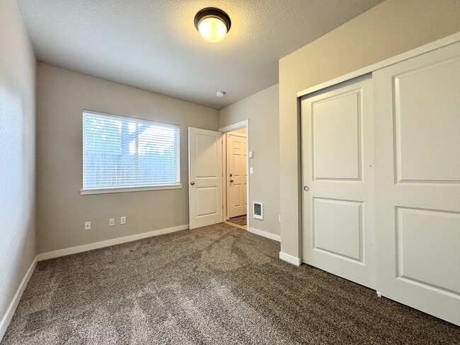 Building Photo - 10438 SW Akilean Terrace