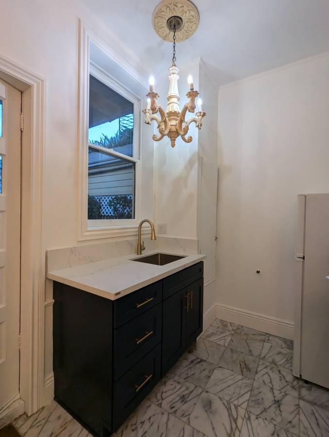 Building Photo - 2010 19th St