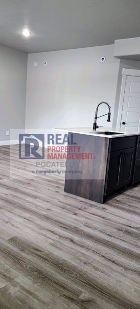 Building Photo - 3 Bedroom 2.5 Bathroom Town Home - 1 Car G...