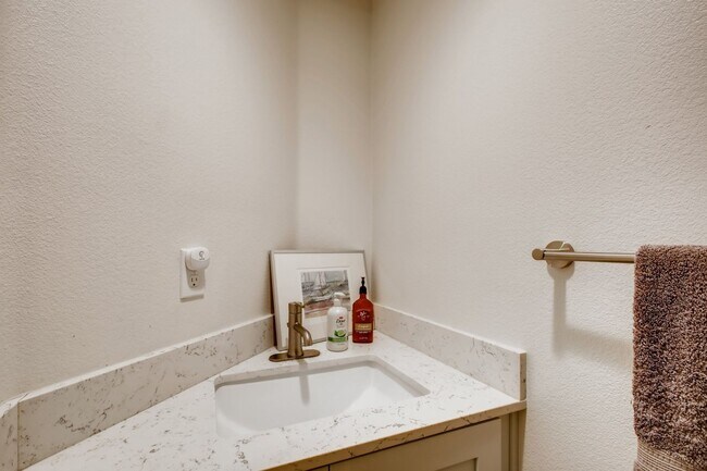 Building Photo - Beautiful Modern Home for Rent in San Diego – Prime Location!