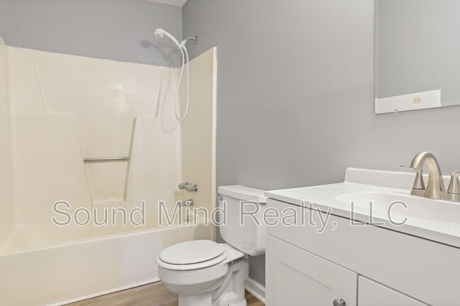 Building Photo - 111 Fox Den Ct