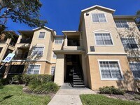 Building Photo - Spacious 1/1 condo!