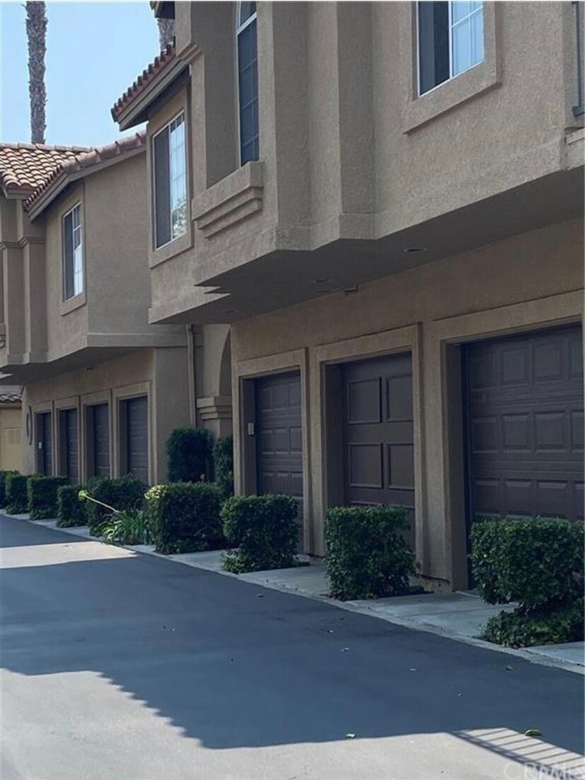 Building Photo - 14 Hillgate Pl