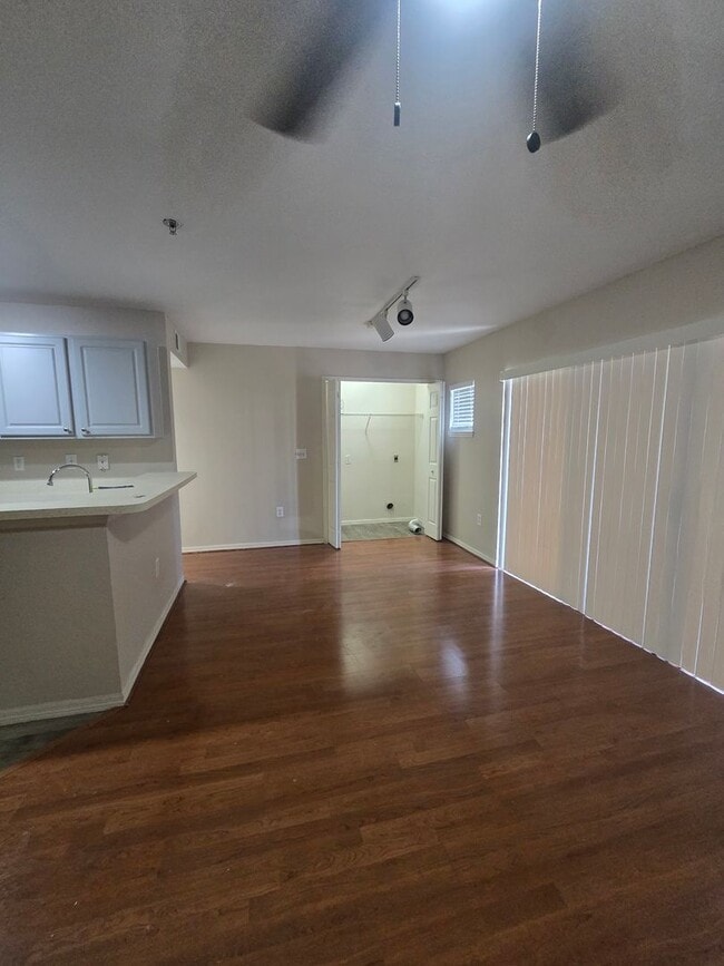 Building Photo - One bedroom one bath apartment close to USF