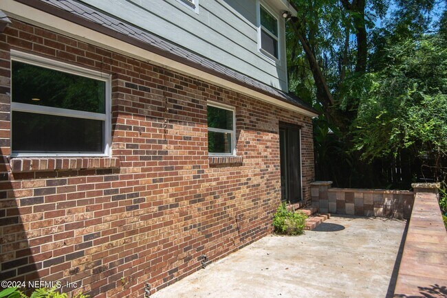 Building Photo - 8369 Bascom Rd