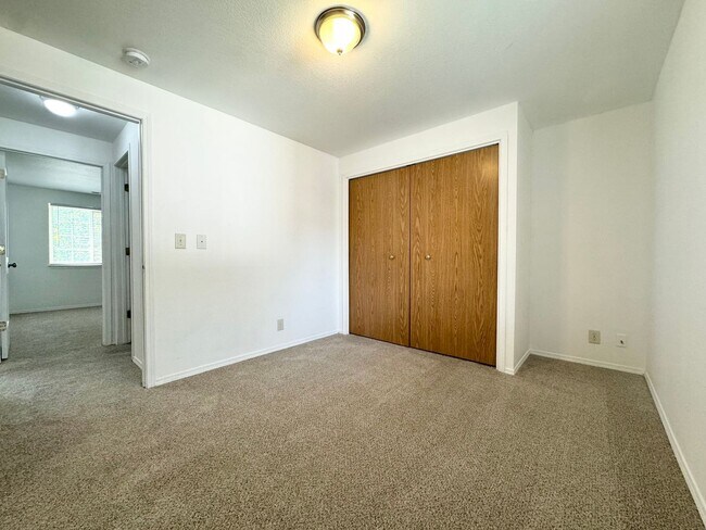 Building Photo - 2bd/1b Apartment, Boise Bench-Close to Eve...
