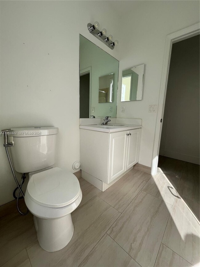 Building Photo - 238 NE 31st Ave