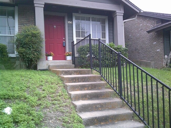 Building Photo - 1015 E Yager Ln