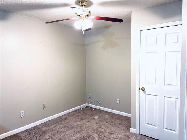 Building Photo - 224 Cottonwood Creek Cir