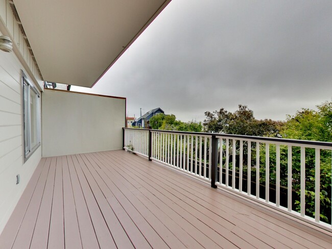 Building Photo - 4BR Home with Jaw-Dropping Views, Garage, ...
