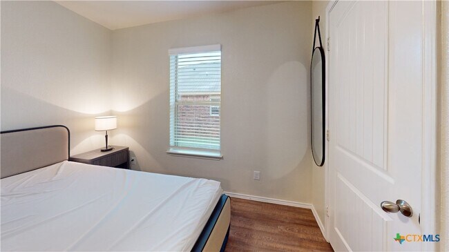 Building Photo - 2703 Tara Dr