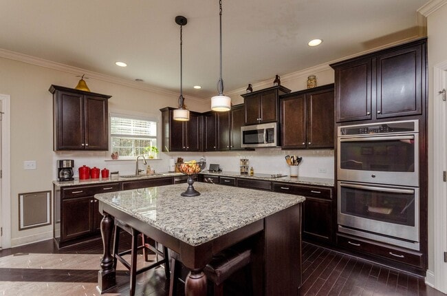 Building Photo - 255 Mimosa Dr