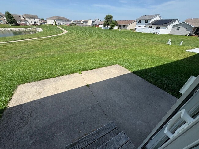 Building Photo - 2-bedroom, 2-bath Duplex in Champaign, IL