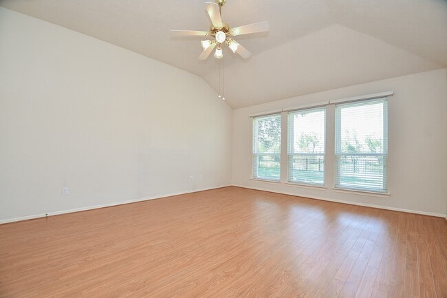 Building Photo - 6206 Fawnlake Dr