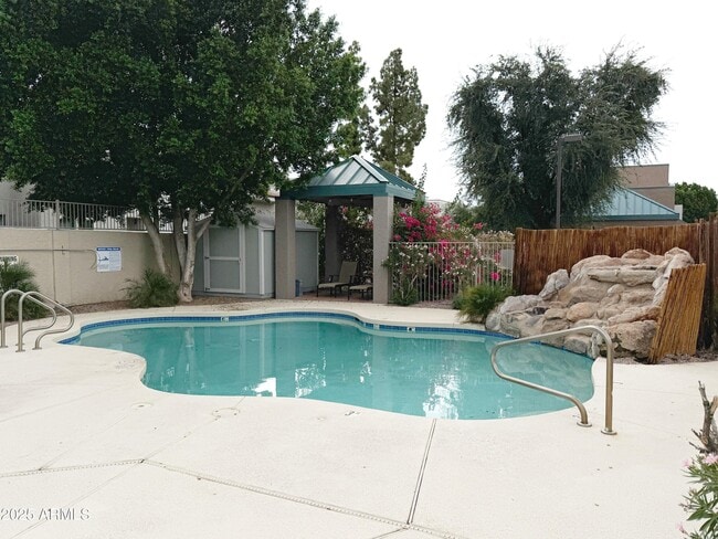 Building Photo - 2027 E University Dr
