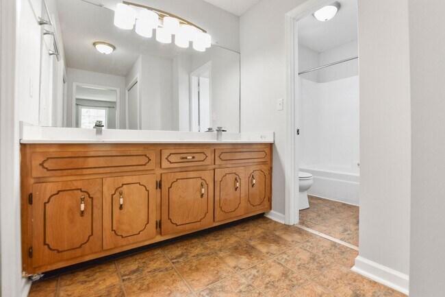 Building Photo - Pet Friendly Three Bedroom!
