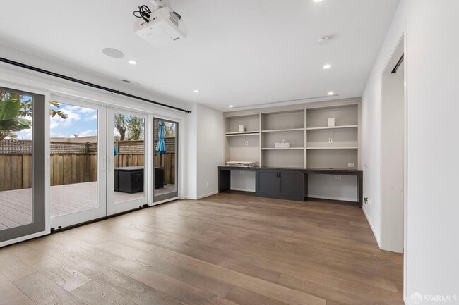 Building Photo - 112 Baden St