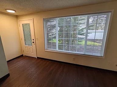 Building Photo - Available Now! Pet-Friendly 2 Bed/ 1.5 Bath with Patio & Parking