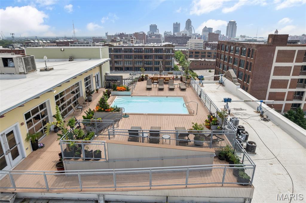 Building Photo - 2323 Locust St