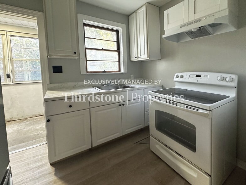 Building Photo - 6511 Evelyn Dr