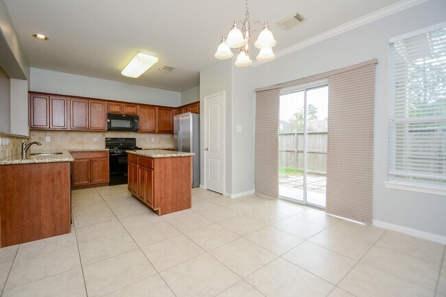 Building Photo - 16102 Limestone Lake Dr