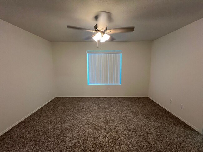 Building Photo - NEWER 4 BEDROOM HOME!
