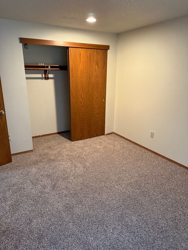 Building Photo - SW Karla Ct.