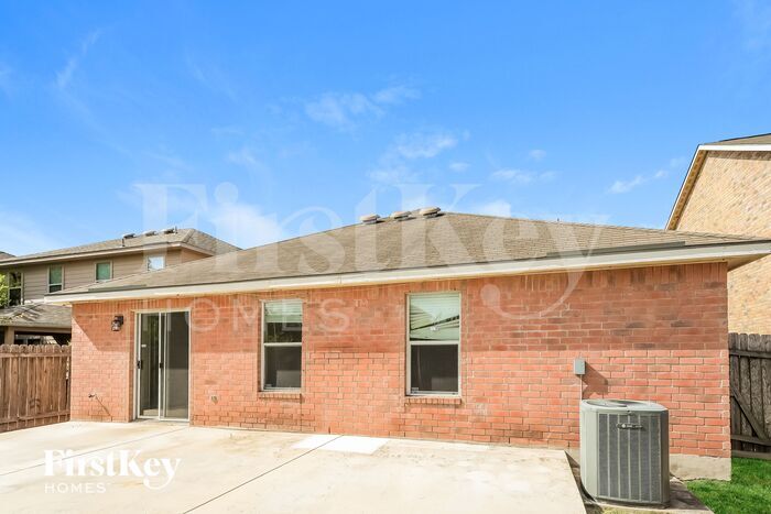 Building Photo - 10937 Geneva Vale
