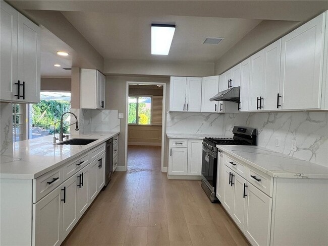 Building Photo - 1850 Wilson Ave