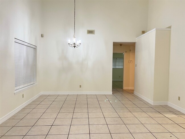 Building Photo - 5319 Pine Cliff Dr