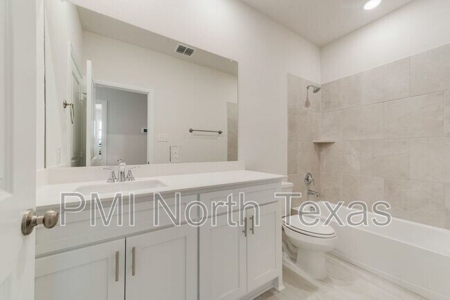 Building Photo - 737 Portina Dr