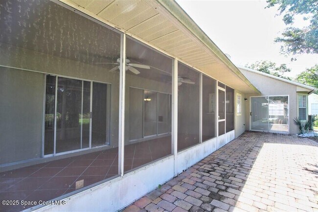 Building Photo - 4240 Wood Haven Dr