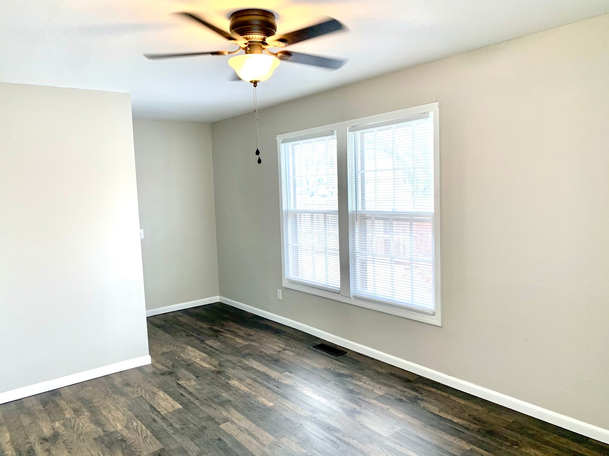 Master Bedroom - 1601 Faulders Ln