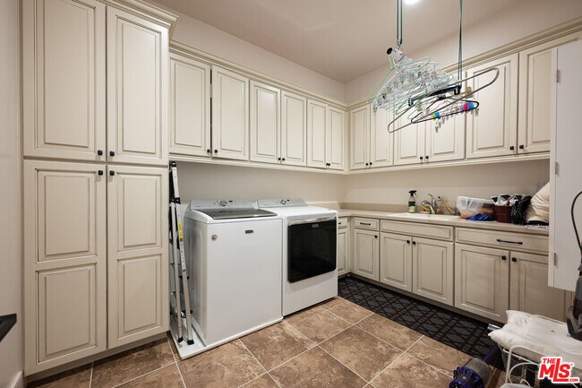 Building Photo - 9 Casaba Rd