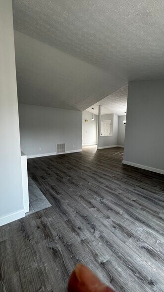 Building Photo - 400 Sherwood Green Ct