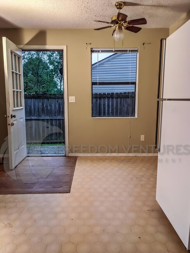 Building Photo - 2300 Grayson Valley Dr