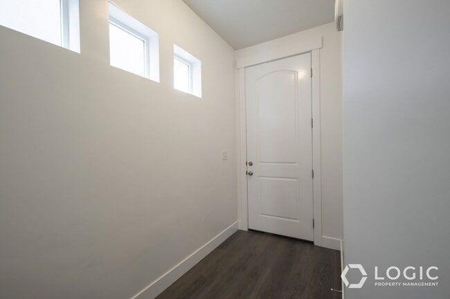 Building Photo - Stunning Townhome in Lehi!!