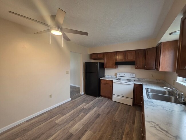 Building Photo - 3-Bedroom 2 Bath Duplex. Ravenna Ohio.