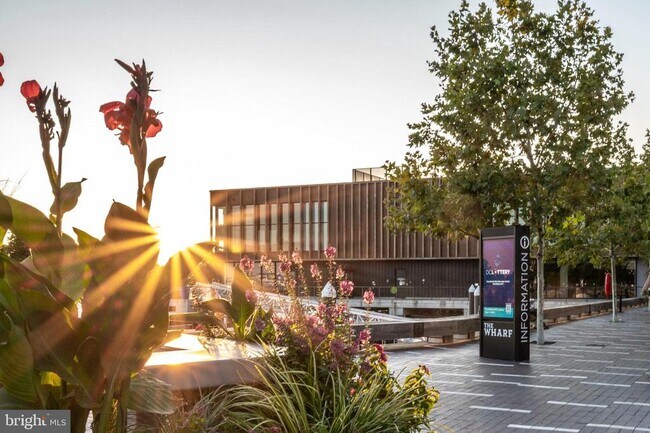 Building Photo - 302 N St SW