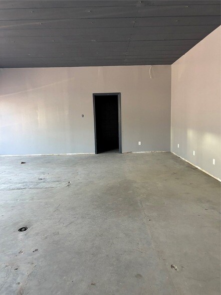 Building Photo - 401 W James Ave
