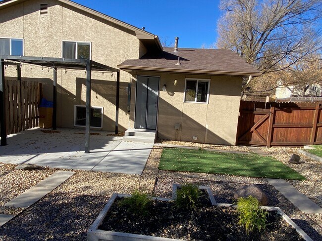 Covered Patio - 917 Pioneer Ln