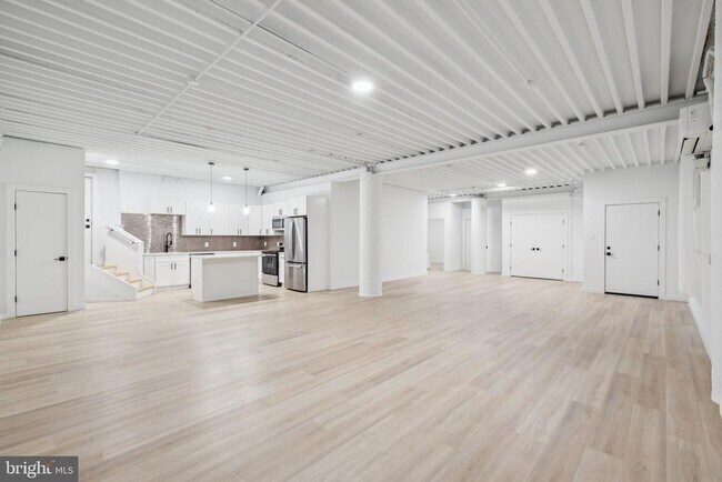 Building Photo - 1116 N Bodine St