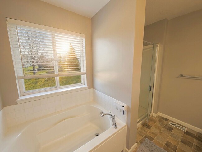 Building Photo - Rare 4 Bedroom End Unit Townhome in The Beautiful Stonemill Farms of Woodbury