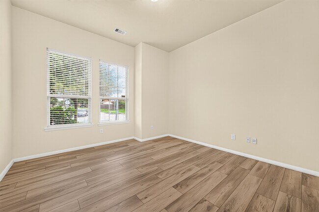 Building Photo - 6847 Tammany Manor Ln