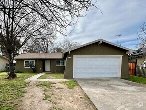 Building Photo - 3 Bed/ 2 Bath home was recently remodeled ...