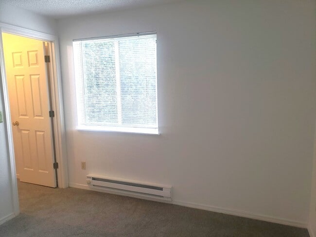 Building Photo - Great duplex in Gresham! rentalsc21.com