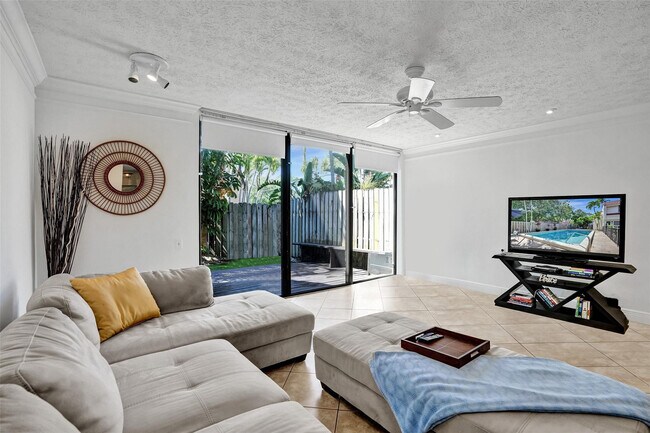 Building Photo - 1415 Miami Rd